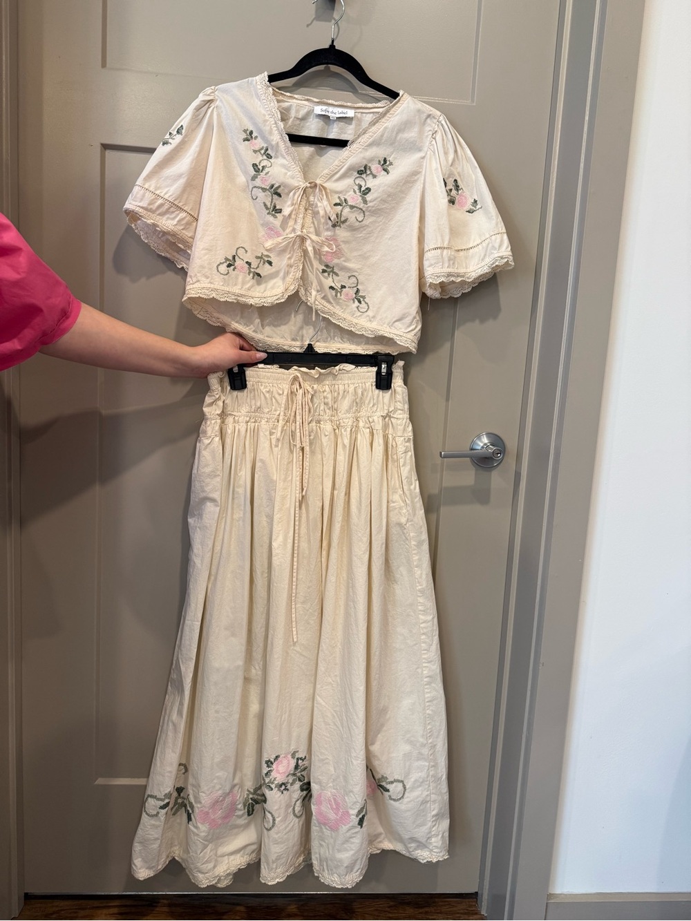 Sofie the Label Embroidered Set - Picture 2 of 8